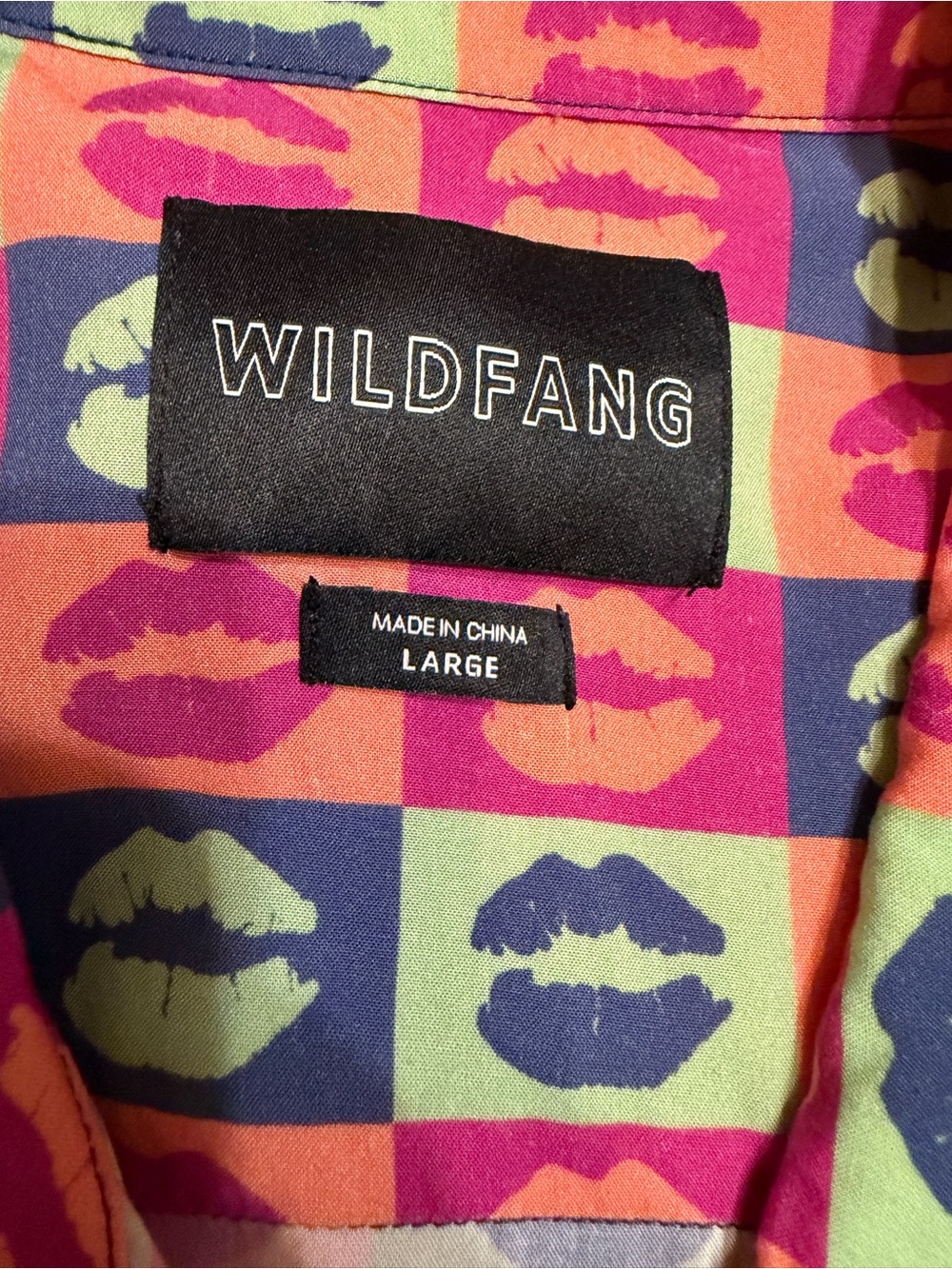 Wildfang Short-Sleeve Lips Button-Up Shirt Sz L - Picture 4 of 11